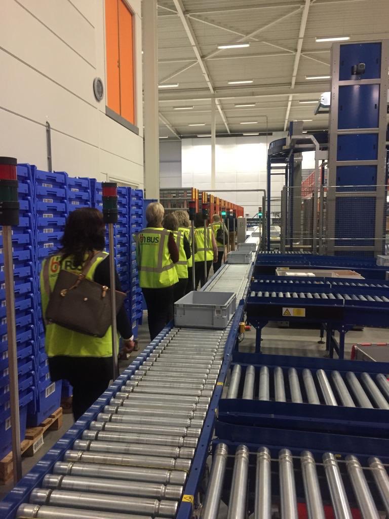 alidarenkema's tweet photo. Vanochtend met de dames op #bedrijfsbezoek geweest bij het familiebedrijf van onze mede-koffiedrinkster @KarinBus bij @busindustrial in Zwolle. Onder de indruk van de geautomatiseerde logistiek binnen het bedrijf met 11 vestigingen in NL. Volgende vestiging in Twente? https://t.co/DvJjXM7QP1
