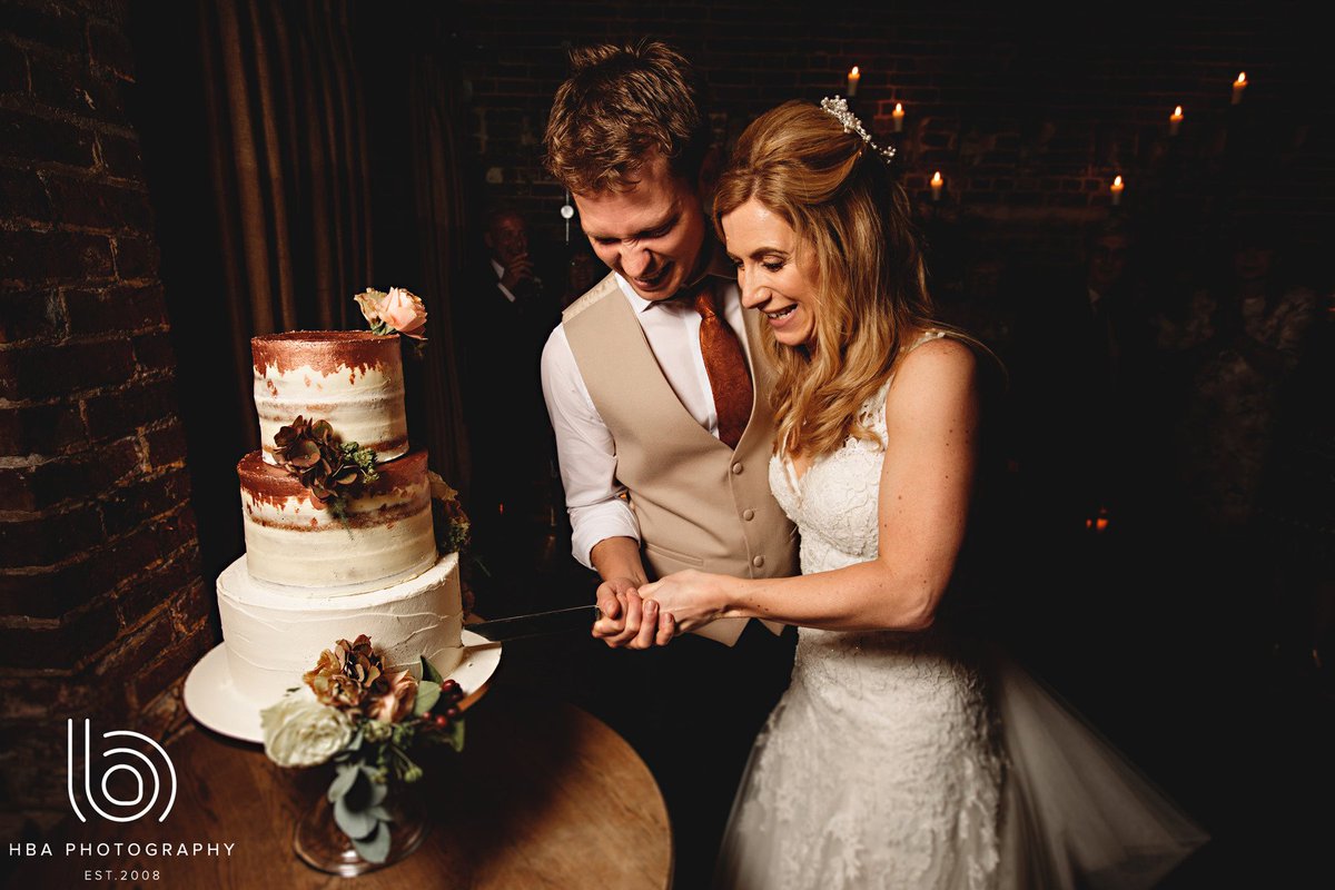 Live on the blog >>> Ryan and Sarah at <a href="/HazelGapBarn/">Hazel Gap Barn</a>. Discover how we helped to bring their vision to life! <a href="/HBAPhotography/">HBA Photography</a>
<a href="/JJsHouseUK/">JJ'sHouseUK</a> <a href="/TCherryBlossomB/">Cherry Blossom Cakes</a>