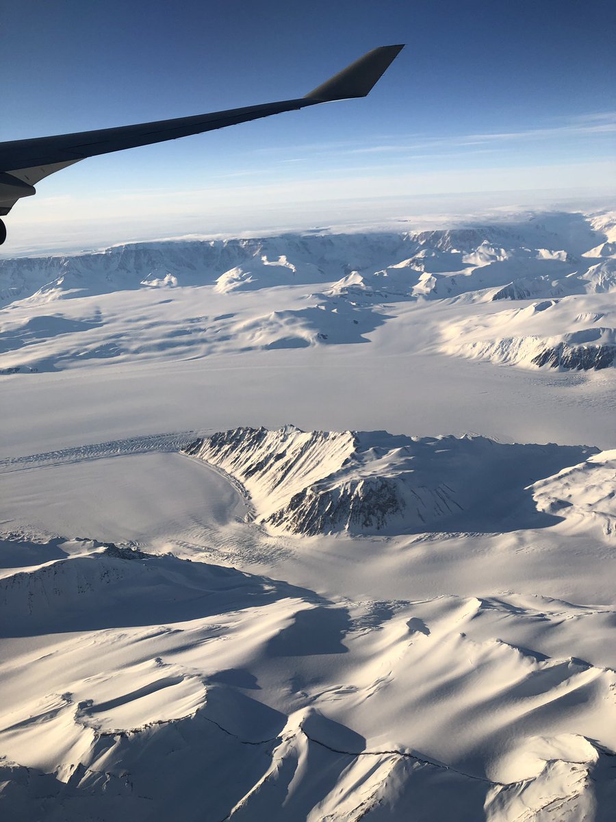 TimingPenguin's tweet photo. Had the most amazing time on New Years Eve with a sight seeing flight to Antarctica with @Qantas and Antarctica Flights. https://t.co/IbSjM814JM
