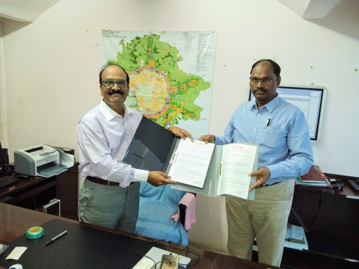 Its indeed a great moment. HMDA Commissioner has exchanged MOU with TSREDCO to implement Solar PV plants on HMDA rooftops.