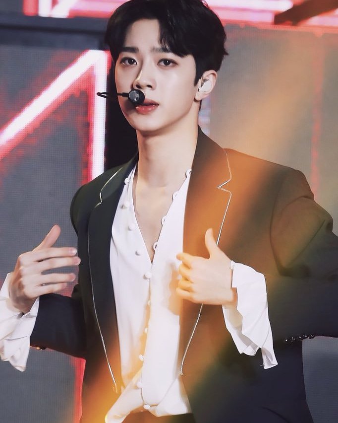 farfjihoonx's tweet photo. มีแฟนแล้วชื่อ "ควานลิน" https://t.co/vKE5YbryRx