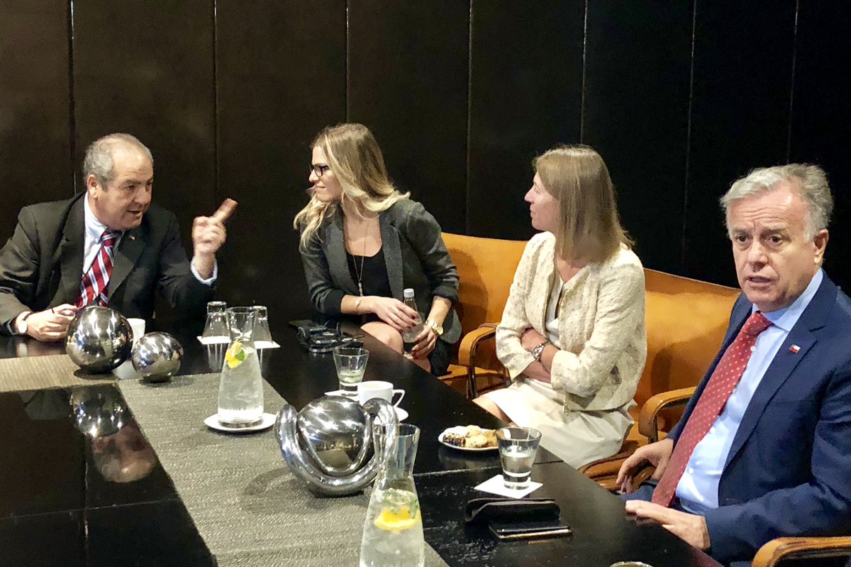 Iniciamos #SeminarioSaludDigital “Cuidado de Poblaciones y Transformación digital en Salud”. Ahora,analizamos reporte OECD y luego relevancia IA, cómo abordar la transformación digital, barreras, entre otros puntos. Streaming aquí:  minsal.cl/seminario-cuid… #InnovaciónMinsal