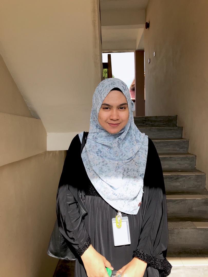 Dianashawl's tweet photo. Tengok ni #DSlovers wearing Fiore Square 😍
Would you buy our Fiore Square for yourself next batch ? 😉 https://t.co/Cni4ZzYr3T