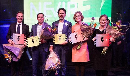 ForFarmersUK's tweet photo. ForFarmers is very proud! Yesterday evening our Director of IR & Corporate Communications - Caroline Vogelzang - received the annual Dutch IR Award from NEVIR (branch association of Investor Relations) ➡️ https://t.co/YRI96zLvuK #dutchirawards #NEVIR @nevirnl https://t.co/qE8N6HnVkA