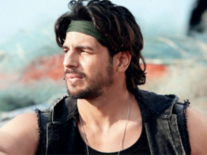 memesidharth's tweet photo. Boys keeping long hair: 
Expectation                   Reality https://t.co/yzszfpWFpE