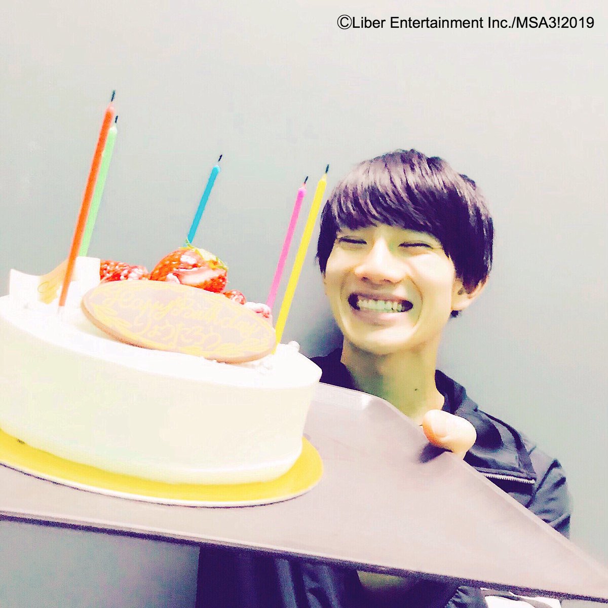 Mankai Stage A3 本日は七尾太一役 赤澤遼太郎くんのお誕生日 稽古場でお祝い みんなからお祝いのことばを受けて嬉しそうな赤澤くんでした お誕生日おめでとうございます エーステ Mankai Stage A3 本日は七尾太一役 赤澤遼太郎くんのお誕生日 稽古場でお祝い みんなからお祝いのことばを受けて嬉しそうな赤澤くんでした お誕生日おめでとうございます エーステ