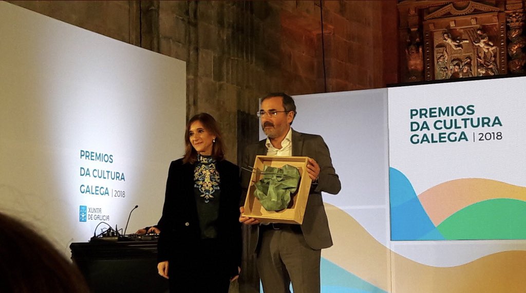 Este día tan especial no que o #FIOT recibe o Premio da Cultura galega ás artes escénicas, lembramos que un soño de hai preto de 30 anos, acada un dos galardóns máis importantes da nosa terra. Un festival que cada mes de outubro converte a #Carballo no ❣ do #teatro en #Galicia