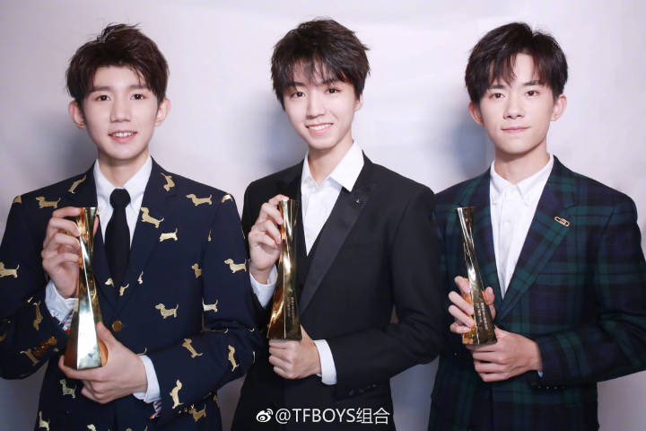 junkaiskun's tweet photo. #KarryWang #王俊凯 #WángJùnkǎi #RoyWang #王源 #WángYuán #JacksonYee #易烊千玺 #YìYángqiānxǐ  #TFBOYS #加油男孩 

📸 ctto. https://t.co/rmfJhnhQE0