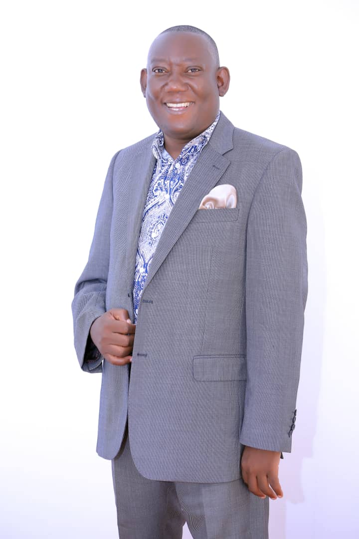 Kato_Lubwama's tweet photo. Mukusooka bali bawooza Kato Luwbwama tomanyi luzungu naye nabalaze taachi! Now they've turned 2 my looks. 2 make this clear Im not beautiful. Im handsome! Look @ my figure its 4 a man, my legs, stomach &amp; eyes are all for a man. &amp; ladies love men! Im lucky 2 hv been born this way! https://t.co/ENlsBM1B0y