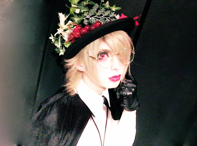紳士並びに淑女諸君 ごきげんよう🎩✨  眼鏡してみました🤓  新宿の夜に亡霊たちの儚くも悲しい物語を語り聞かせていただいたぞ！  いつも遊びにきてくれてる子達は貴重な時間をありがとう！初めましての子達は初めまして！本日のネキュラいかがでしたか？！また亡霊たちに悪戯されてしまいましたね🎤