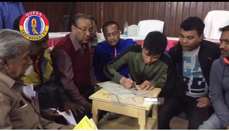 basu_souradip's tweet image. #Siam #Hanghal. 
Jersey no.15 is officially now a #QEBFC member.
#LoveEastBengal #EastBengal