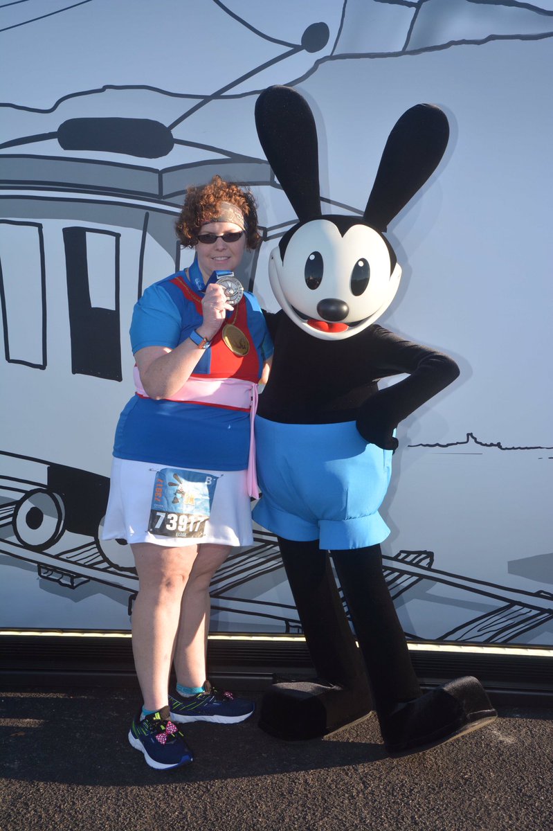 TeamRickandIlsa's tweet image. My pictures with Oswald finally showed up! #WDW5K