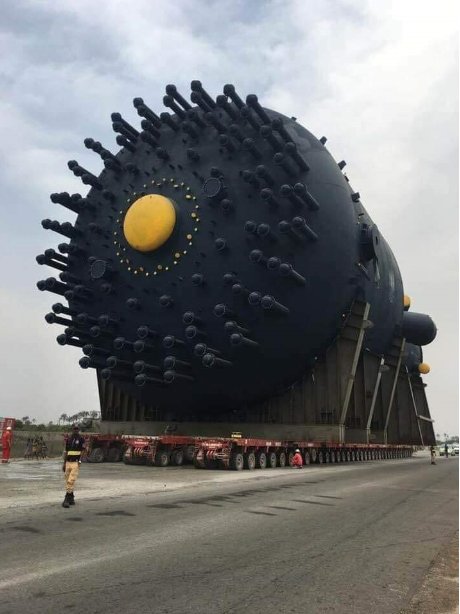 KarinFries's tweet photo. hade jag sett sånt här som barn hade jag nog blivit ingenjör. Dangote Refinery får leverans av key parts. Blir Nigerias största (och fungerande) raffinanderi när det är klart https://t.co/y6YrBH8ExV
