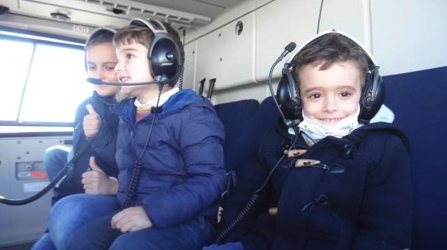TenorioGrupo's tweet photo. Javier, un niño afectado de una cardiopatía, cumple su sueño de ser por un día “piloto” de helicóptero de la #GuardiaCivil https://t.co/PnxkfLi2VI 
https://t.co/o5fLraMHXR
#salud #bienestar https://t.co/fnHGVWTEFy