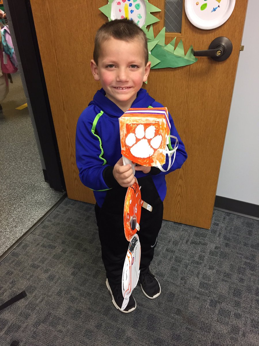 christymark285's tweet photo. @ClemsonFB @CoachHayes29 what my preschooler chooses for his family snowman project when you’re a Clemson fan #ALLIN https://t.co/cKDEKGpx4p
