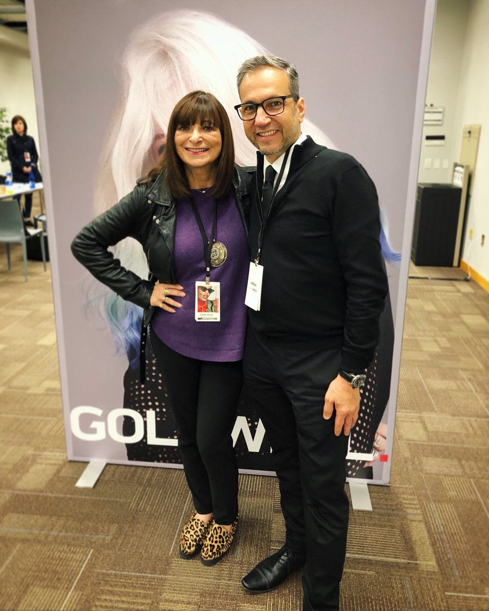 mikeglivinproof's tweet photo. TB To an incredible day at the #enercarecentre for #colorzoom18 here in #toronto. Talented hairdressers from across the world showing off there talent, so great running into our friend @Jeanne_Beker who was there to discuss the trends for 2019 ππ»π
#hairshows #fashionsundays https://t.co/Pdo1G3Zy18