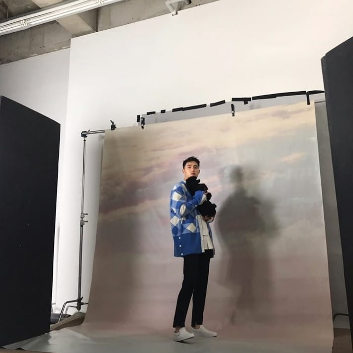 dyororo_'s tweet photo. the stylist that posted this wrote that "the dog is very kind just like the owner" 😭😭😭 https://t.co/s1h7B8U2KE