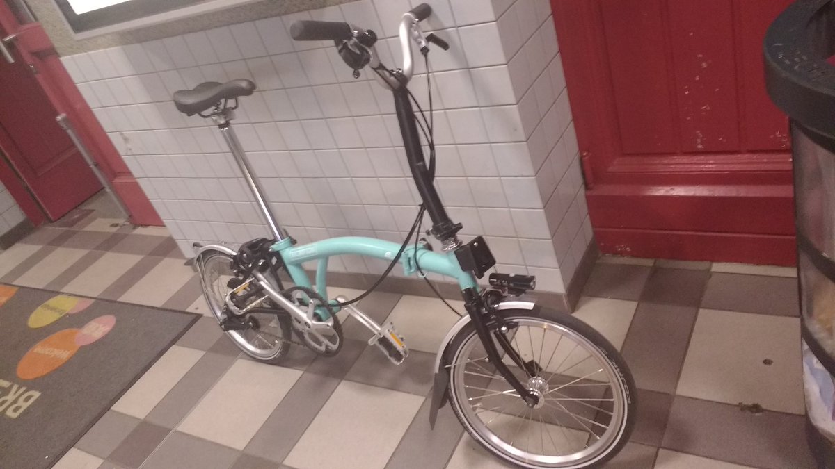 gp_bzh's tweet image. Maniabilité au top, confort au top, vivacité extraordinaire, encombrement ultra réduit (1 vrai atout pour le train). Bref, j'ai craqué... #Brompton #lightisright #VeryUrbanBike