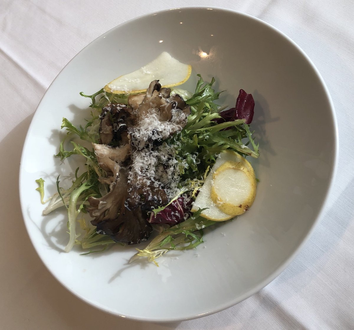 tobysaltzman's tweet photo. Dining in #Toronto #Yorkville #Bloor hood just got tastier and super stylish at revamped Sassafraz. Chef Geoff Webb’s new menu features sumptuous array of seasonal specialties. 
#sassafraz #dine #bar #cafe #dessert #winterlicious @TheSassafraz https://t.co/HM8CPd5WlZ