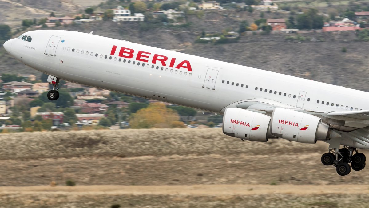 Resultado de imagen de Iberia, Vueling ,Level ,Iberia express