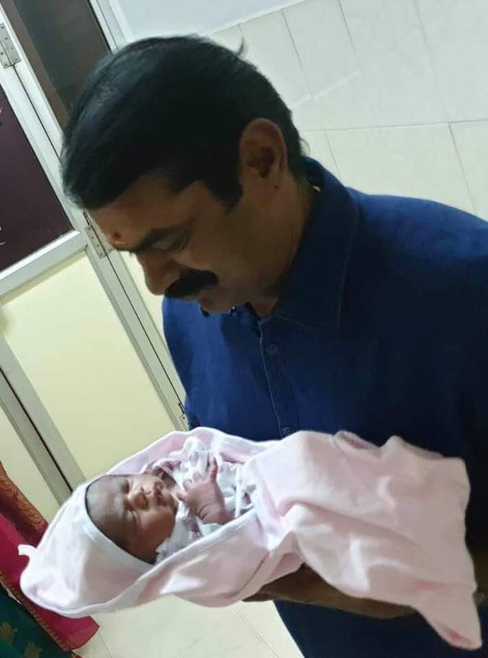 Seeman blessed with baby boy,
"தளபதி இளைய தளபதிய காட்டு.." ஆள போறான் தமிழன் மொமண்ட் 🔥
வாழ்த்துக்கள் 😍