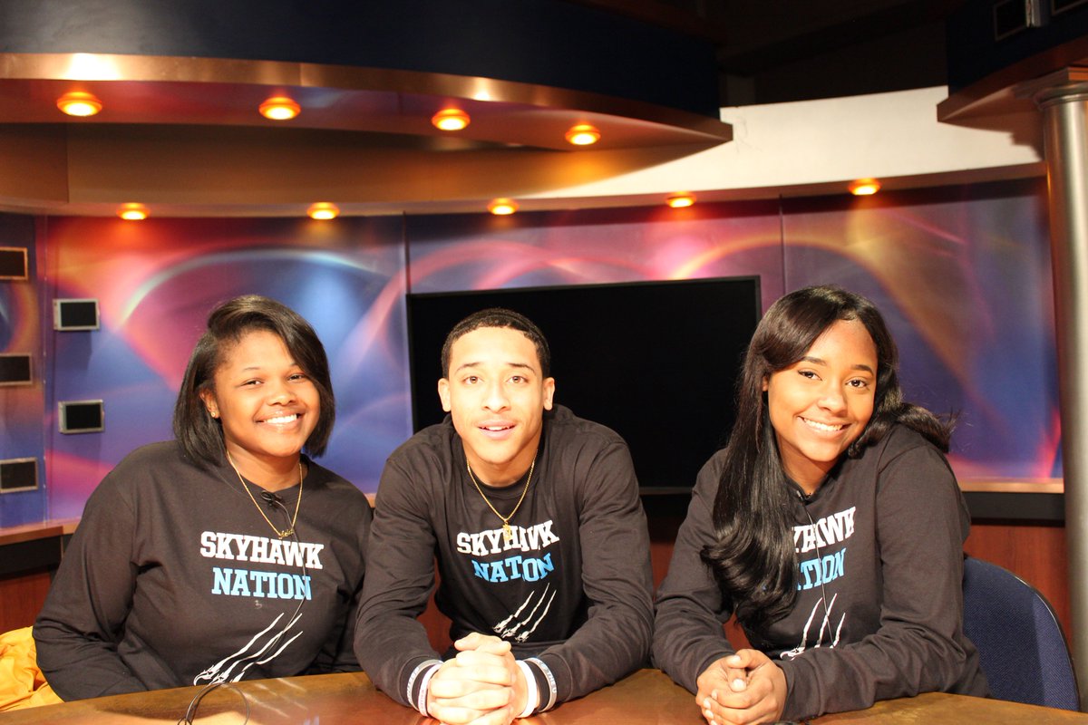 MsLucasLCB's tweet photo. Mass comm students learn about broadcasting and journalism at VCU's Robertson School of Media and Culture.  #betheU, #oneCCPS, @lcbirdprincipal https://t.co/vZL2uXl6pI