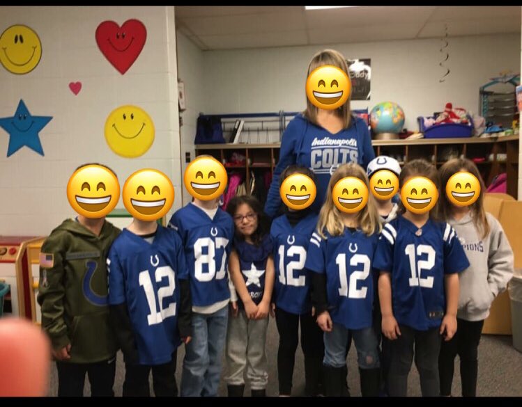 VanessaToves's tweet photo. When it’s Colts day at school but your a #DallasCowboys fan through and through! ⭐️⭐️⭐️⭐️ @dallascowboys https://t.co/uVan4B8dkv