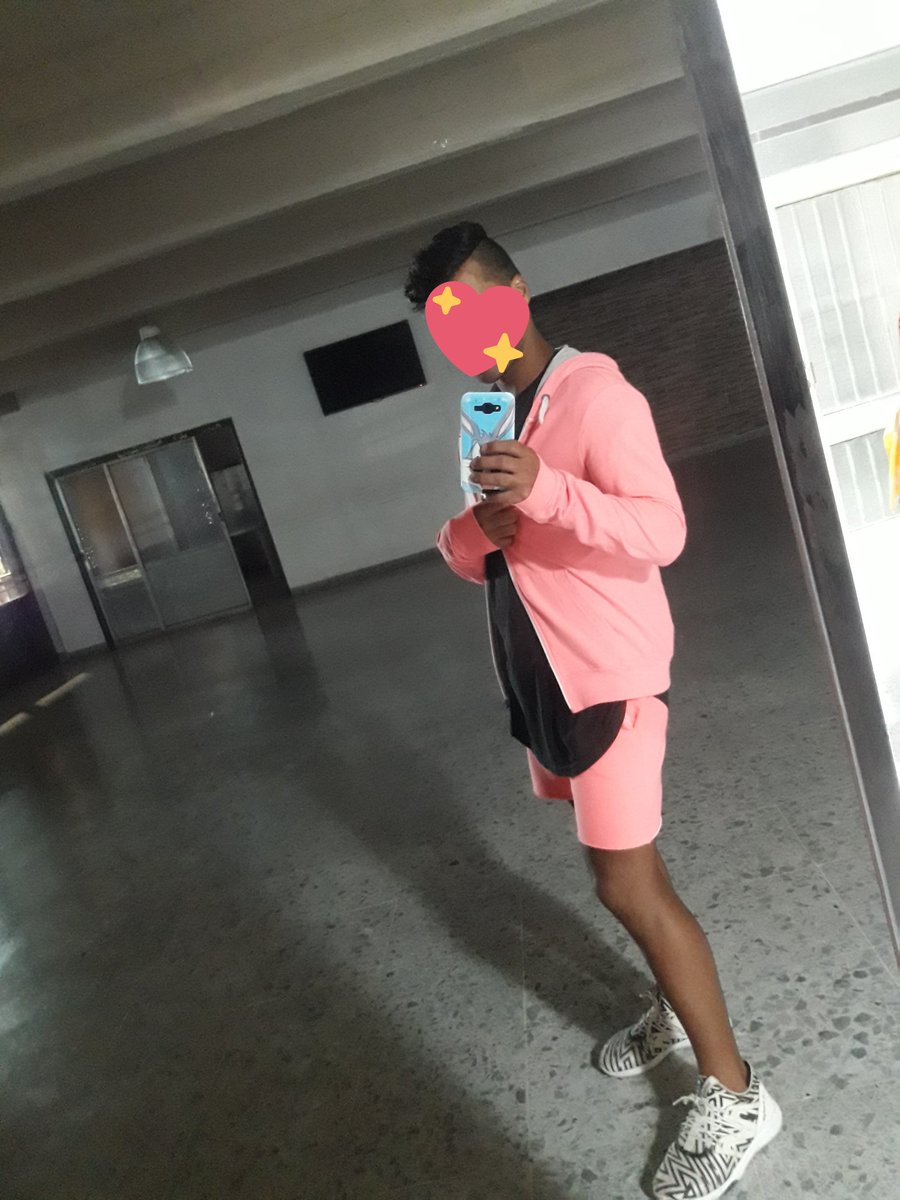 _wilson_andres's tweet photo. Amo el fuscia o no se nota #Fuscia #inviernoverano #colordeverano #FelizFinde https://t.co/g4YRDUTUi6