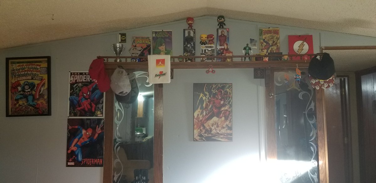 KehleyWorld's tweet image. Wall of Champions my lil comic collection with a Jon Snow funko Jordan Gatorade hand towel Panther 2015 NFC champs hat 
#Icollectthings #Youknownothingjonsnow 
#JumpmanJumpman