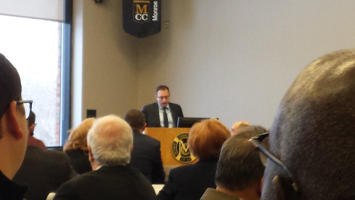 edoutreach21's tweet image. Update from @MonroeCC Todd Oldham on where the #goodjobs are &amp;amp; real wages over 10 years and #careerpathways at @FLXFWD Workforce Development Summit #KeyPartner in WXXI&apos;s campaign to get the word out with American Graduate: Getting To Work http://wxxi org/grad #AmGrad