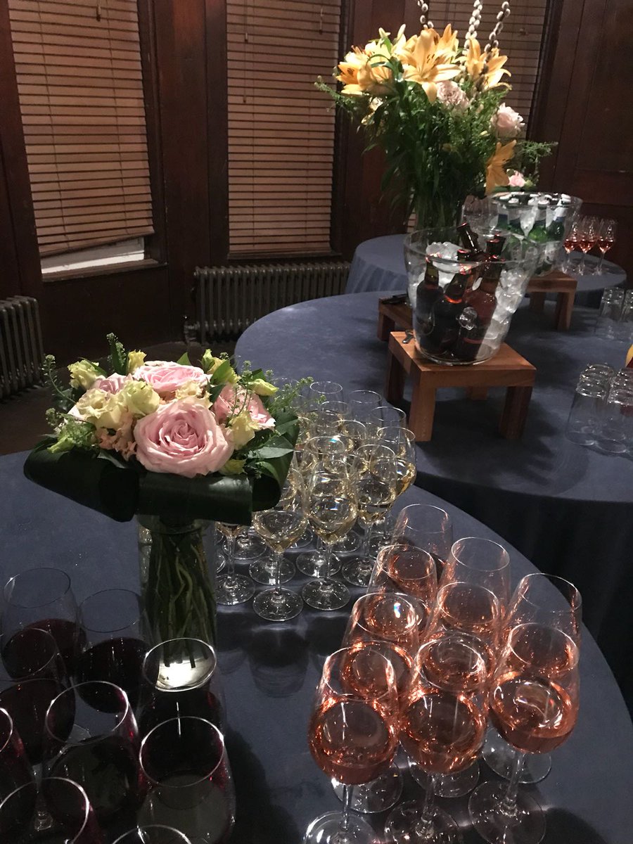 Did you all manage survive your first whole week back at work?
This calls for a celebration 😁... Here's to a happy Friday and let the WEEKEND begin!

#Friyay #FridayFeeling  #FridayFun