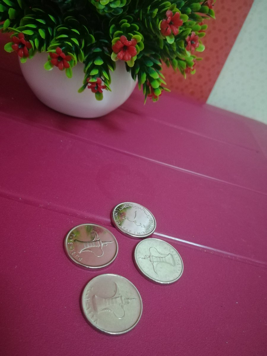 SaronLeah's tweet photo. Yesterday 3dirhams later this afternoon 1dirham 😂...I just wish this will be 20dirhams aday...
#patient
#hadiya
❤️ https://t.co/TwIXq3uI5j