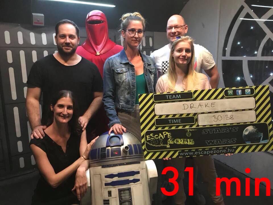 EchteG's tweet photo. Féléves bajnokok lettünk! :D #perszemertstarwars #escapezone #szabadulószoba https://t.co/VM3mAuLnLV