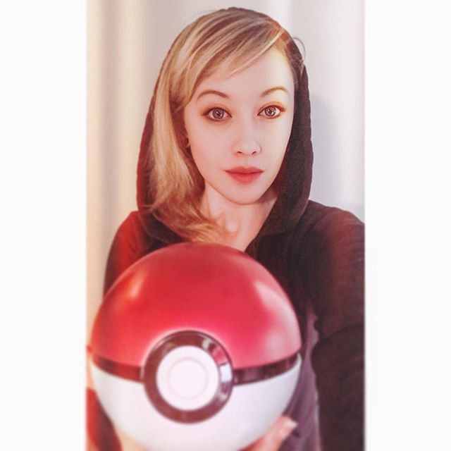 assistantayla's tweet photo. What Pokémon would we find in this Pokéball? 
#nintendo #mystery #pokemon #tag #opentag #pokeball https://t.co/e3QAUr7Mz5 https://t.co/ndt7rr5NJO