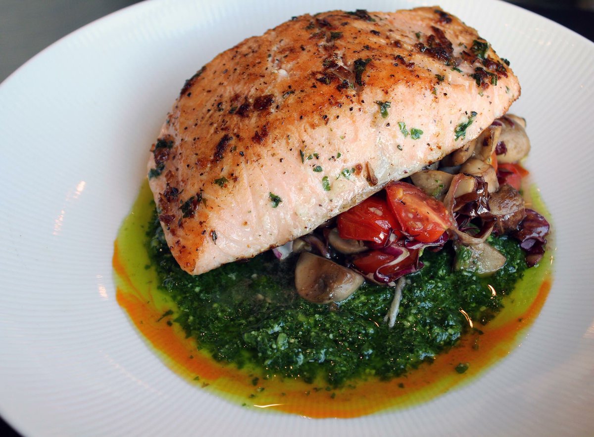 BubbaDSM's tweet photo. #weekendfeatures
Try our Arugula & Grape Salad made with arugula, goat cheese, candied walnuts, red grapes, cucumbers & vinaigrette.
For our entrèe slice into our Seared Salmon that is crafted with a filet, radicchio, mushrooms, grape tomatoes, arugula pesto and chili oil. https://t.co/fXxfhPuRLc