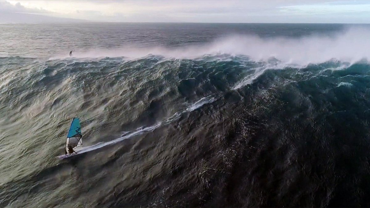 Continentseven's tweet photo. Monster wave windsurfing action from Jaws (Peahi), Maui. Watch the #simmerstyle riders Camille Juban, @rudycastorina & Kai Katchadourian @flykatcher in huge waves https://t.co/BJZNroqKie #windsurfing #extreme #adrenalin #swell #waves #jaws #peahi #Maui https://t.co/GpzitJqhRE