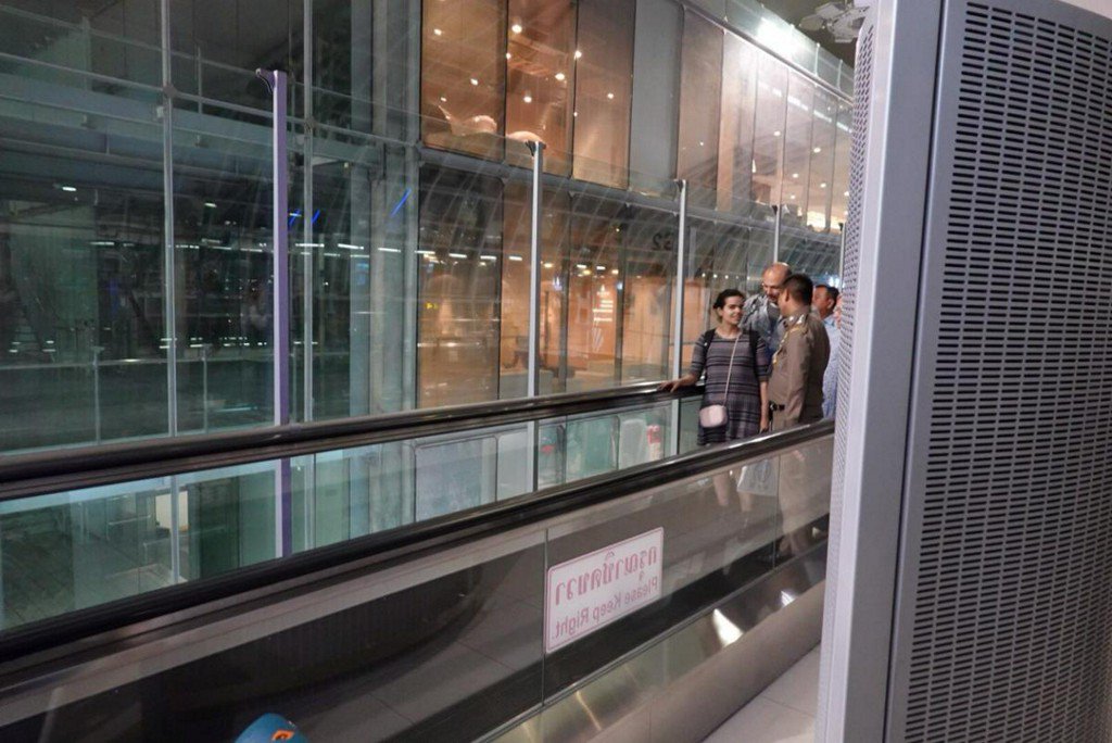 Saudi teen who fled family has left Thailand for Canada https://reut.rs/2TKTUnv