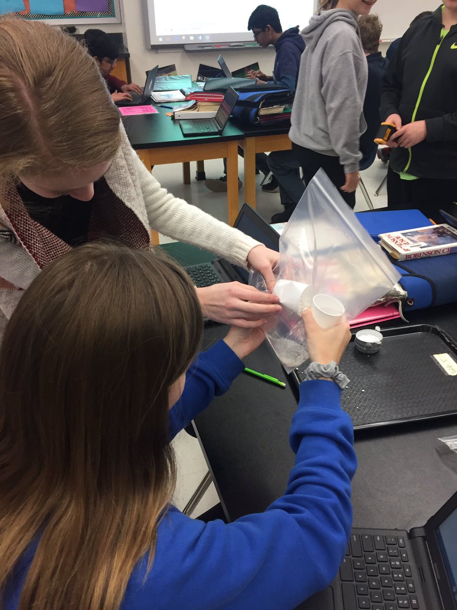 MissBunyard's tweet image. Lots of excitement testing their hand warmers!  #CMS8BlueScience @wustlisp