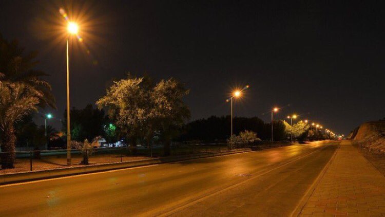 pzzi12's tweet photo. اقتراح ❗️

إستخدام انارة (LED) في الطرق والاحياء السكنية سوف توفر نسبة كبيرة من الطاقة
وتعطي انعكاس ومنظر جمالي للمنطقة https://t.co/gsbS4tGArt