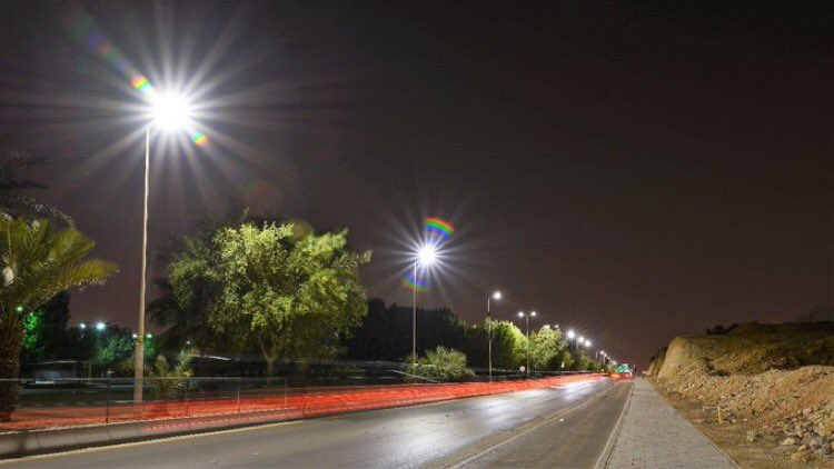 pzzi12's tweet photo. اقتراح ❗️

إستخدام انارة (LED) في الطرق والاحياء السكنية سوف توفر نسبة كبيرة من الطاقة
وتعطي انعكاس ومنظر جمالي للمنطقة https://t.co/gsbS4tGArt