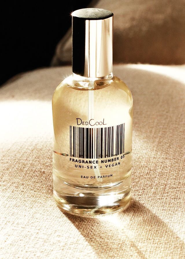 MySableBeauty's tweet photo. #newyear make it a clean one shop #cleanbeauty @ https://t.co/N03fozrwNj #londonshopping #beauty #healthy #skincare #beauty #FridayFeeling #FridayMotivation #FreebieFriday https://t.co/41wmEeOTSk