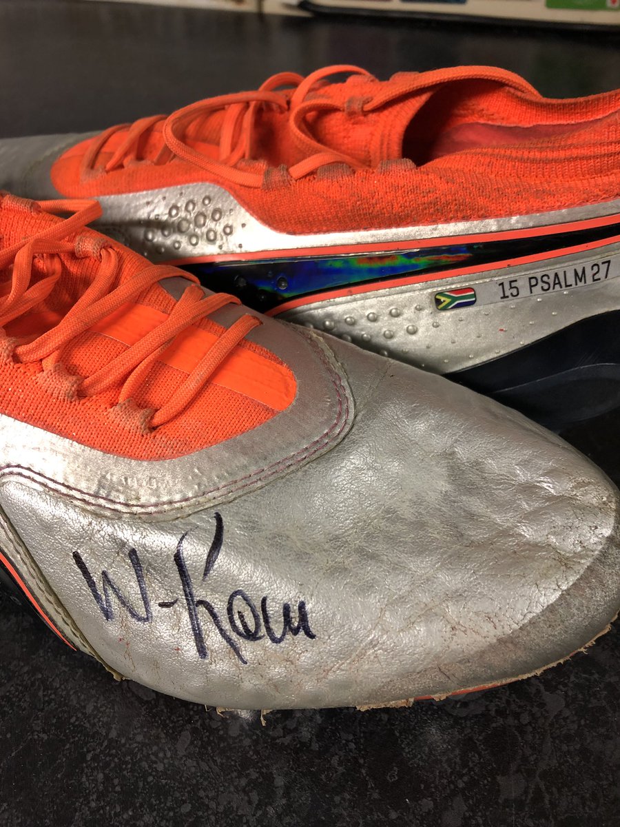 WaspsKitMan's tweet photo. As promised here is the first of my fortnightly “kitman clearout” prizes. For a chance to win these WLR boots from last season please retweet and answer this question. What is Mr Le Roux’s training kit number. Clue it is between 1 and 45. 🍷 Happy Friday 🍷  #everykitmanknows https://t.co/ZDFiQvDiM7