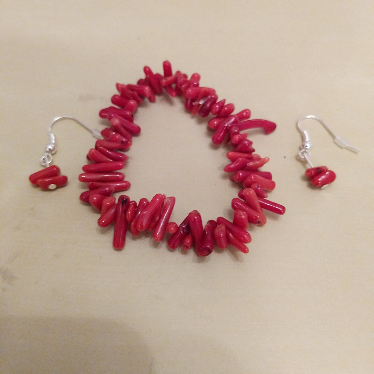 Instead if you dont want a free piece of jewellery (see last post) then this NEW set is for you!!
.
.Red coral beaded bracelet and earring set!  Available NOW on both Etsy AND @numondaycom .  Link in bio!
.
.
. #coralbracelet #coralearrings #redcoral #beachdays #beachjewellery