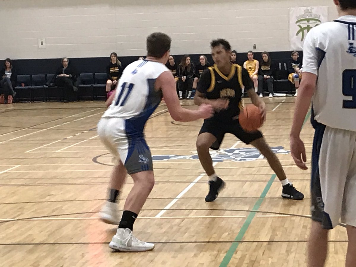 ReprtrPatHealey's tweet photo. The @lockviewhigh @CoachFulmore defeat HERH  90-76 @BillDompierre #EastHants #FallRiverNS https://t.co/M2WjJ29vCd