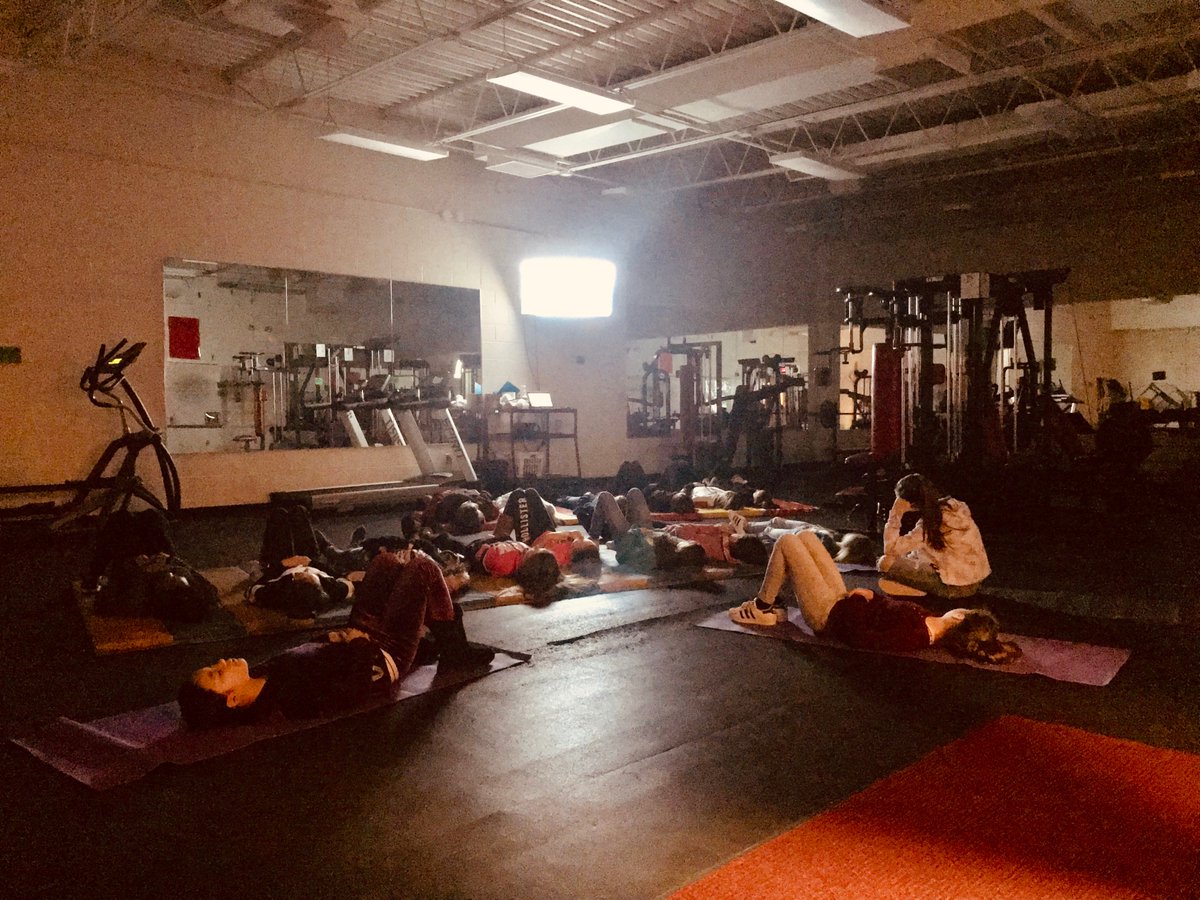 Goetz_JSD's tweet photo. We are ready to take on the world with help from our Friday morning meditation session. Our students are welcoming the weekend with healthy bodies, healthy minds, and some self care. #GoGoetz #GoetzPride https://t.co/T5mlfMBGLd