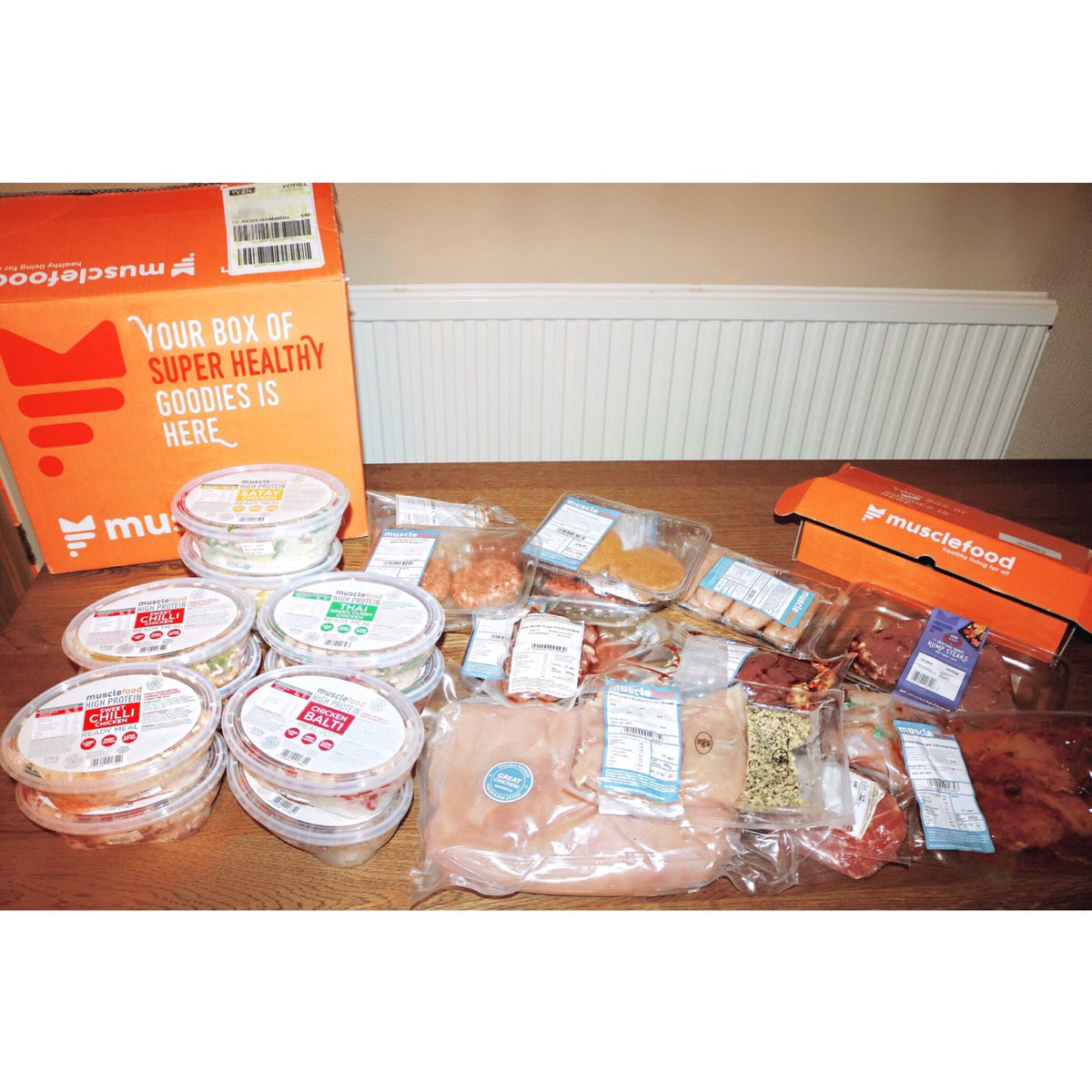 JoelCorry's tweet photo. .@MuscleFoodUK have smashed it with their new selection of hampers! 
All this for £59 📦

All the essentials + the new ready meals! This will keep me stocked up for the month ✅

Shop now @ https://t.co/MWi2TEhOFv #MuscleFoodUK https://t.co/W0aC3AoAQX