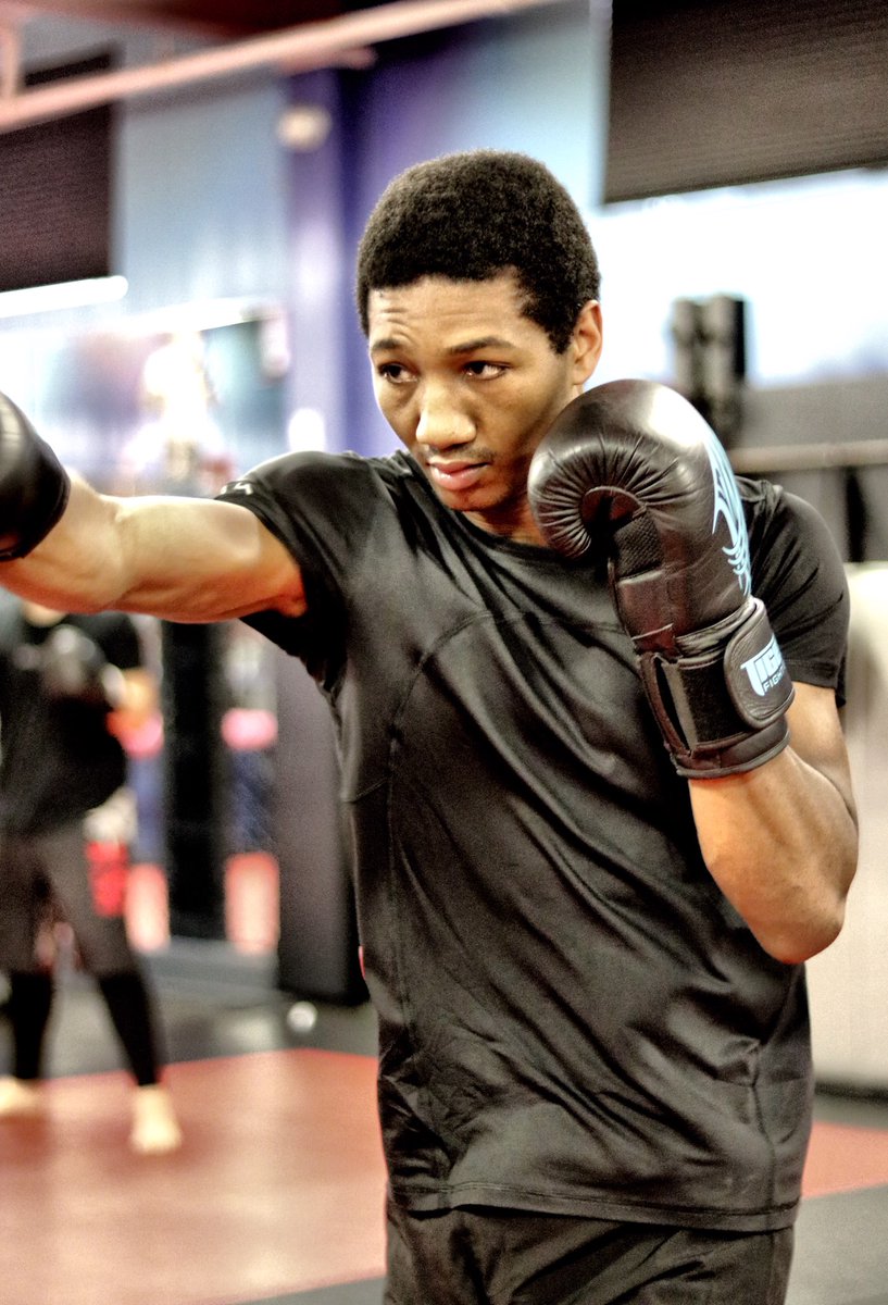 BCuttinoTSMA's tweet photo. Good day of training. Got some good sparring rounds in with @JArceTSMMA @HurricaneShaneB @TheLoneWolfMMA and @RjVarricchio. Love training with Team @TigerSchulmanns #boxing #kickboxing #TSMA #TuneUpCrew #OnesToWatch #FridayFun #FridayFeeling #ShockTheSystem #BoundForGlory https://t.co/wieS4We7X5