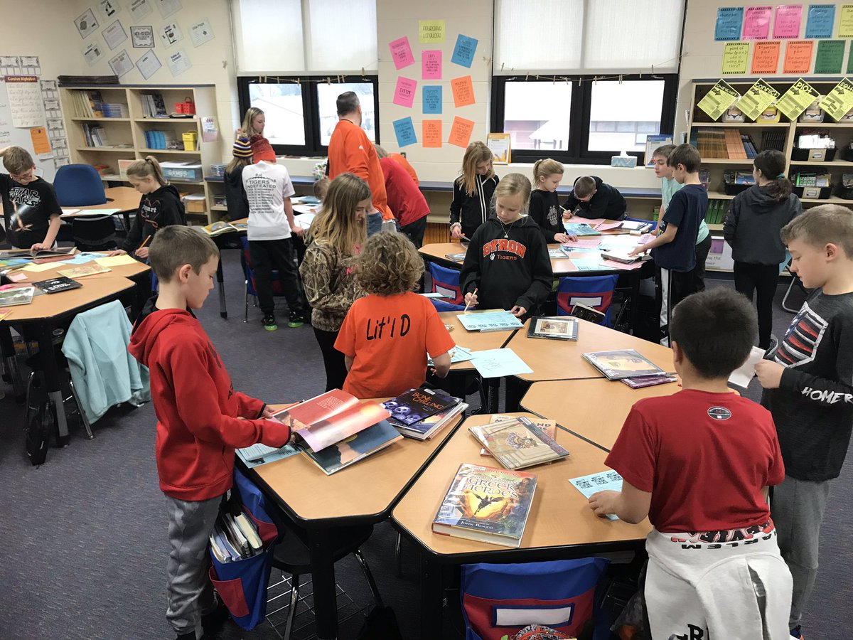 erin_mumma's tweet photo. More examples of literature in action. A Liter-a-Tour for 4th and 5th grade students. #marymorganrocks #lovereading #loveourstudents https://t.co/oo4mIYwTj9