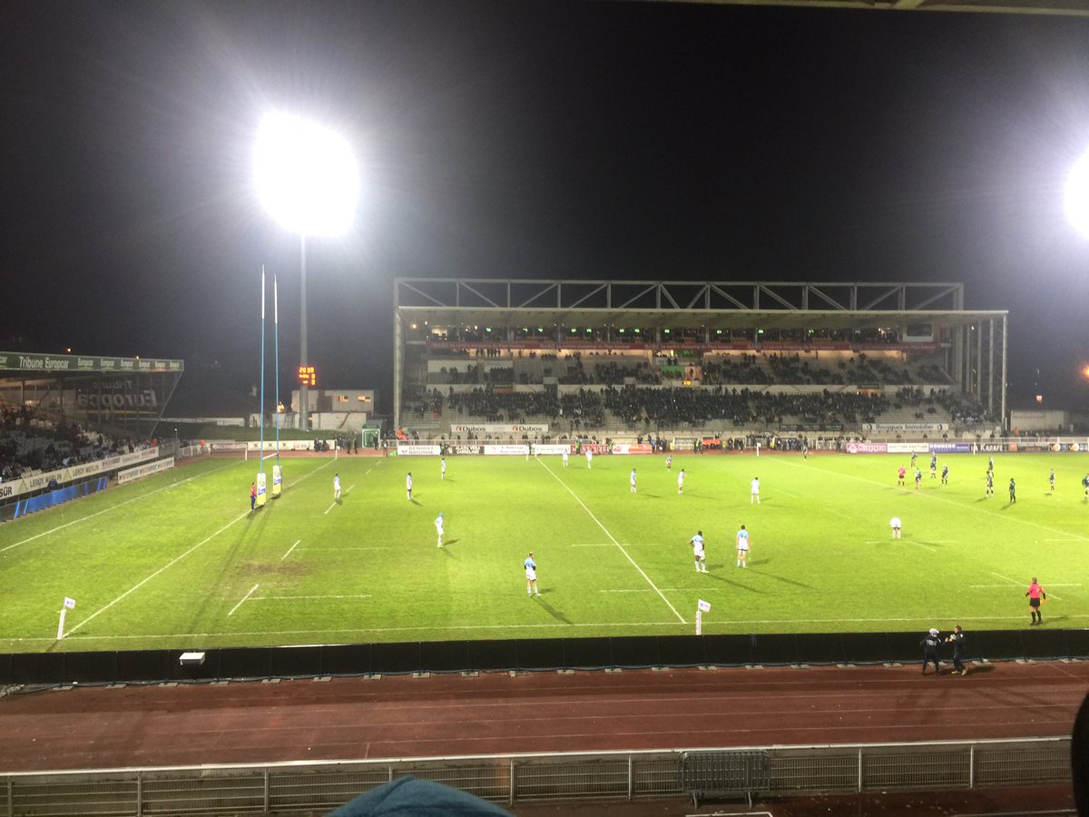 Leapelard's tweet photo. Aviron Bayonnais / Montauban : 10-10 à la mi-temps 🏈 Aupa 🔵⚪️ @avironrugbypro #prod2 #rugby #ab https://t.co/oUdDWTP7h2