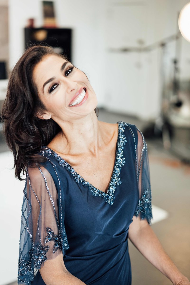 Decode18's tweet photo. That smile when you realize it’s Friday and the weekend is calling your name! #decode18 #fridayfeels #friyay 😃 https://t.co/YnPNLXOxQG